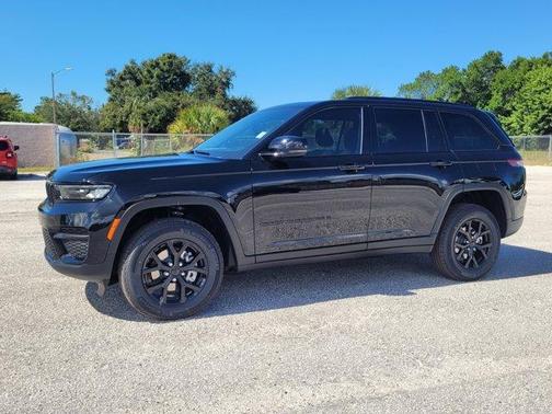 2025 Jeep Grand Cherokee Laredo