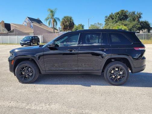 2025 Jeep Grand Cherokee Laredo