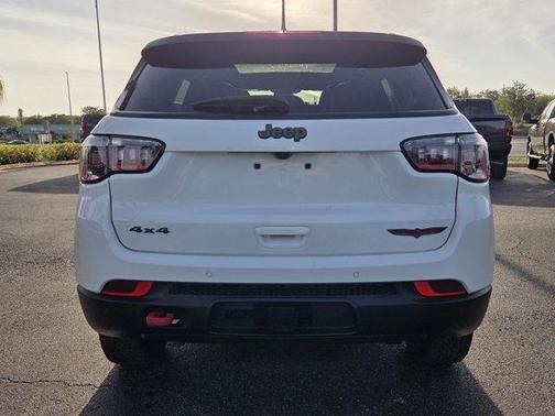 Bright White Clearcoat 2025 Jeep Compass Trailhawk