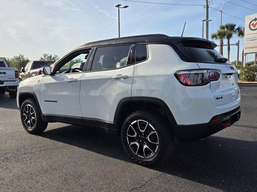 Bright White Clearcoat 2025 Jeep Compass Trailhawk