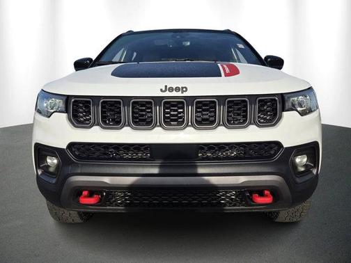 Bright White Clearcoat 2025 Jeep Compass Trailhawk