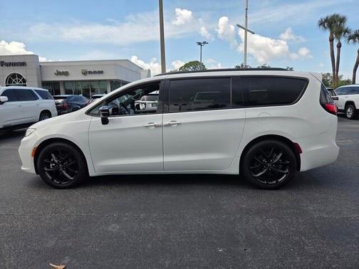 Bright White Clearcoat 2025 Chrysler Pacifica Limited