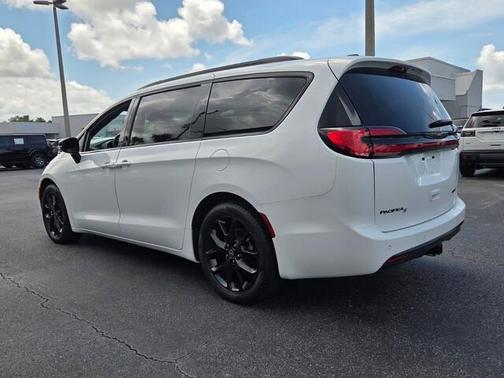 Bright White Clearcoat 2025 Chrysler Pacifica Limited