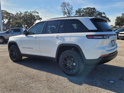 2025 Jeep Grand Cherokee Laredo