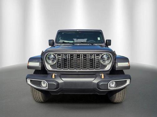 Granite Crystal Clearcoat Metallic 2026 Jeep Gladiator 85th Anniversary Edition