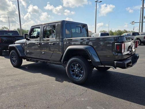 Granite Crystal Clearcoat Metallic 2026 Jeep Gladiator 85th Anniversary Edition