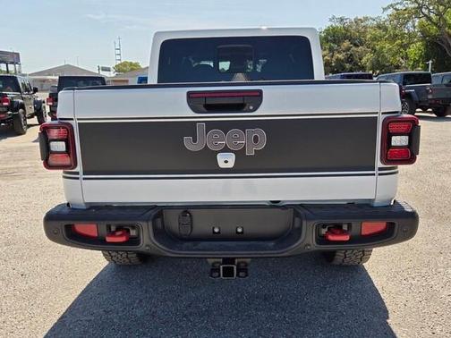 Bright White Clearcoat 2026 Jeep Gladiator Rubicon