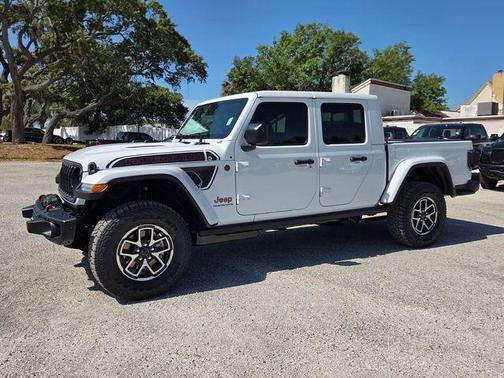Bright White Clearcoat 2026 Jeep Gladiator Rubicon