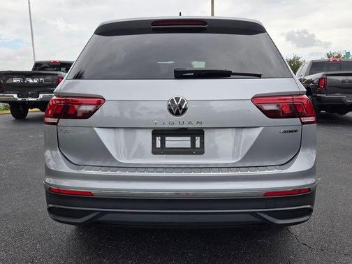 Pyrite Silver Metallic 2022 Volkswagen Tiguan 2.0T SE