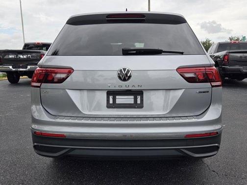 Pyrite Silver Metallic 2022 Volkswagen Tiguan 2.0T SE