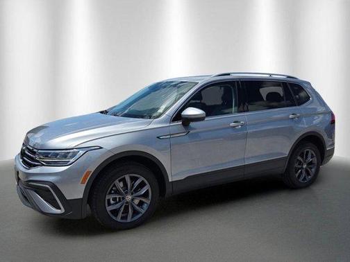 Pyrite Silver Metallic 2022 Volkswagen Tiguan 2.0T SE