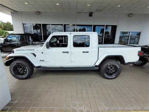 2025 Jeep Gladiator Sport