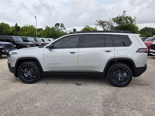 Silver Zynith Clearcoat 2026 Jeep Cherokee LAREDO/LIMITED
