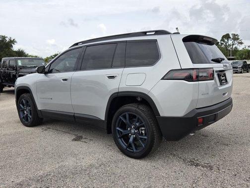Silver Zynith Clearcoat 2026 Jeep Cherokee LAREDO/LIMITED