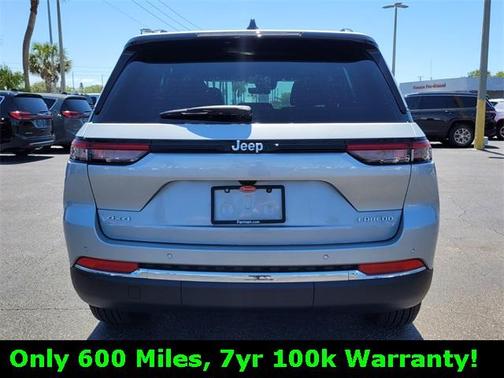 2025 Jeep Grand Cherokee Laredo