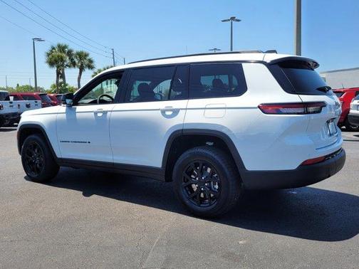 2025 Jeep Grand Cherokee L Laredo