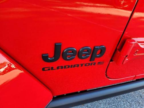 Firecracker Red Clearcoat 2026 Jeep Gladiator Sport