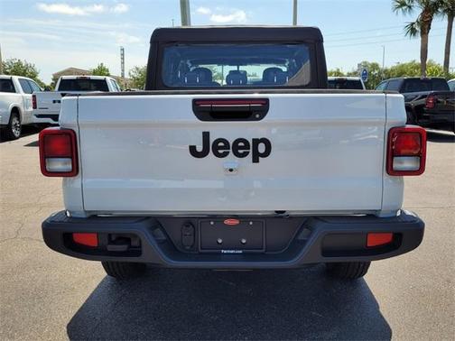 2025 Jeep Gladiator Sport