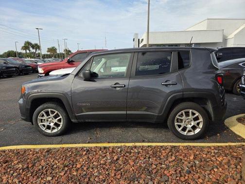 Graphite Gray 2023 Jeep Renegade Latitude