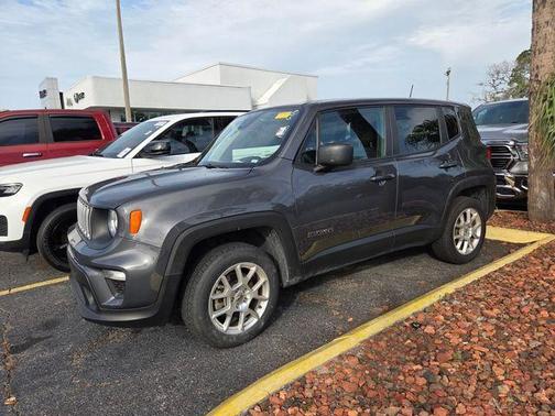Graphite Gray 2023 Jeep Renegade Latitude