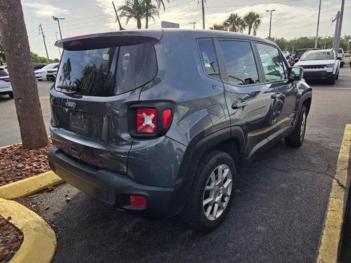 Graphite Gray 2023 Jeep Renegade Latitude