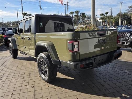 2026 Jeep Gladiator Sport