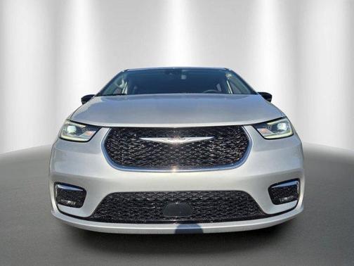Silver Mist Clearcoat 2024 Chrysler Pacifica Touring-L