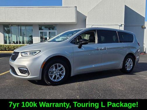 Silver Mist Clearcoat 2024 Chrysler Pacifica Touring-L
