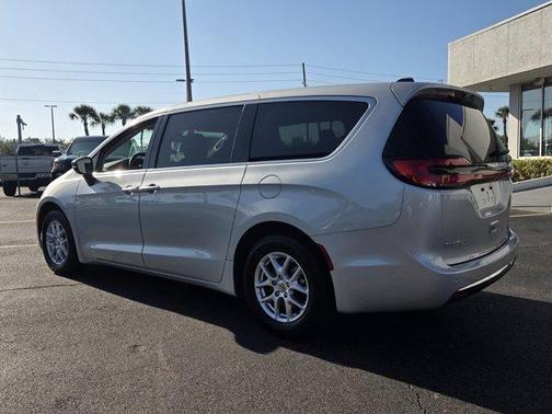 Silver Mist Clearcoat 2024 Chrysler Pacifica Touring-L