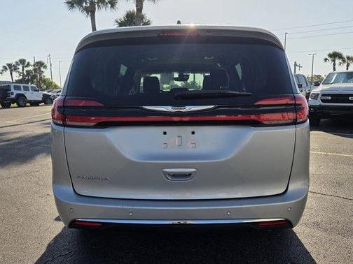 Silver Mist Clearcoat 2024 Chrysler Pacifica Touring-L