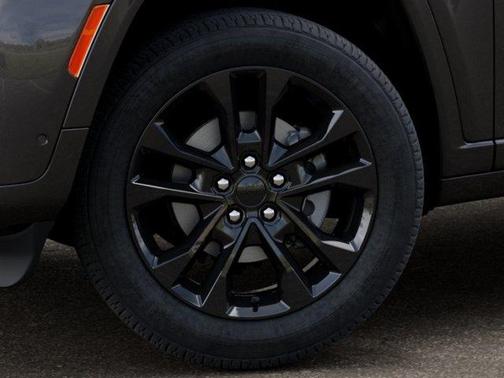 Metallic 2026 Jeep Grand Cherokee Limited