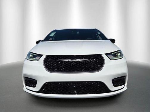 Bright White Clearcoat 2026 Chrysler Pacifica Select