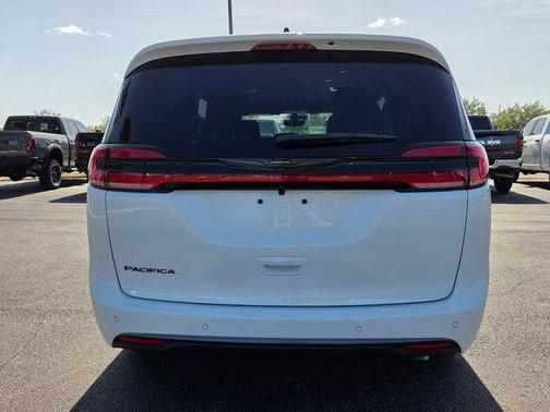 Bright White Clearcoat 2026 Chrysler Pacifica Select