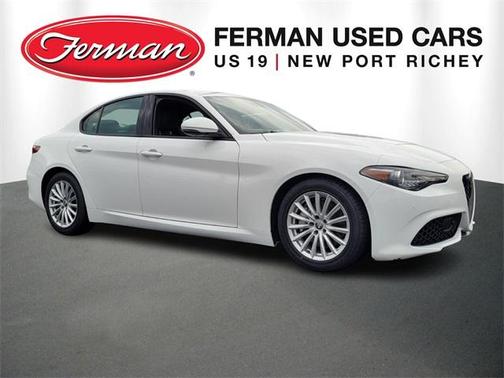 2022 Alfa Romeo Giulia Base