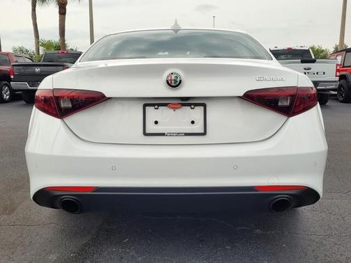2022 Alfa Romeo Giulia Base