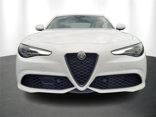 2022 Alfa Romeo Giulia Base