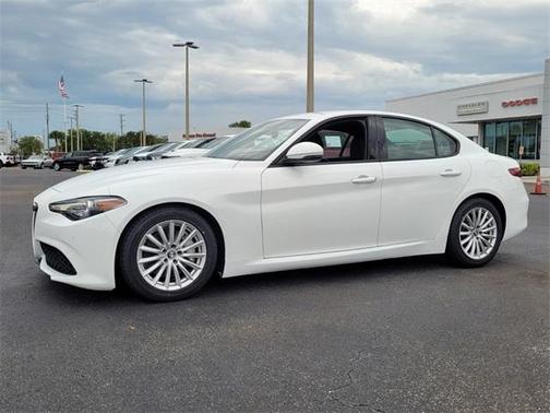 2022 Alfa Romeo Giulia Base