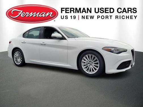 2022 Alfa Romeo Giulia Base
