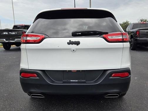 Bright White Clearcoat 2018 Jeep Cherokee Latitude
