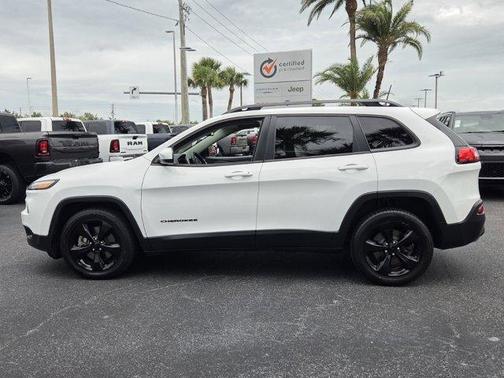 Bright White Clearcoat 2018 Jeep Cherokee Latitude
