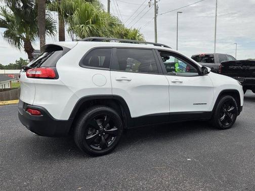 Bright White Clearcoat 2018 Jeep Cherokee Latitude
