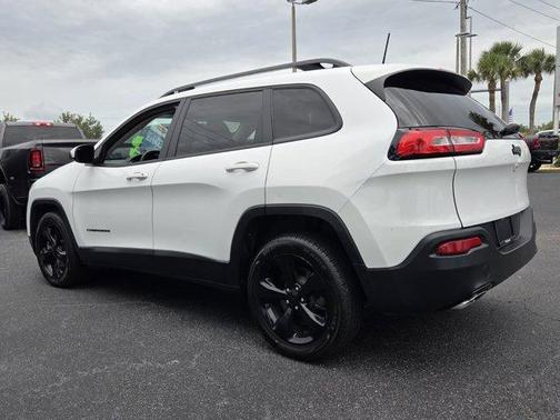 Bright White Clearcoat 2018 Jeep Cherokee Latitude