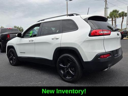 Bright White Clearcoat 2018 Jeep Cherokee Latitude