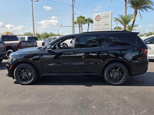 DB Black Crystal Clearcoat 2026 Dodge Durango GT Plus HEMI V8