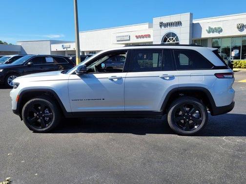 2025 Jeep Grand Cherokee Laredo