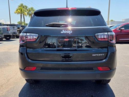 Diamond Black 2022 Jeep Compass Sport