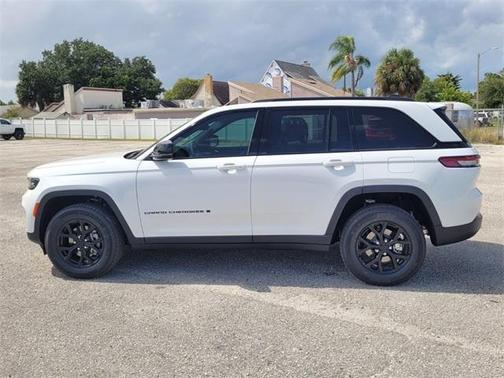 2025 Jeep Grand Cherokee Laredo