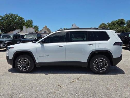Bright White Clearcoat 2026 Jeep Cherokee LAREDO/LIMITED