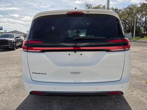 Bright White Clearcoat 2026 Chrysler Pacifica Select