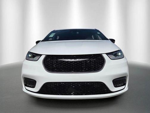 Bright White Clearcoat 2026 Chrysler Pacifica Select